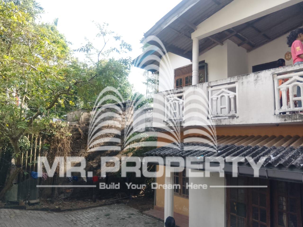 House for sale makola town only land value