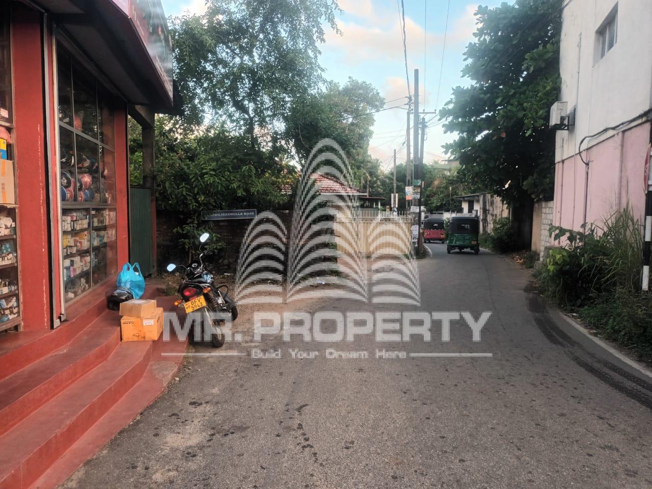 HOUSE FOR SALE KIRIBATHGODA TOWN