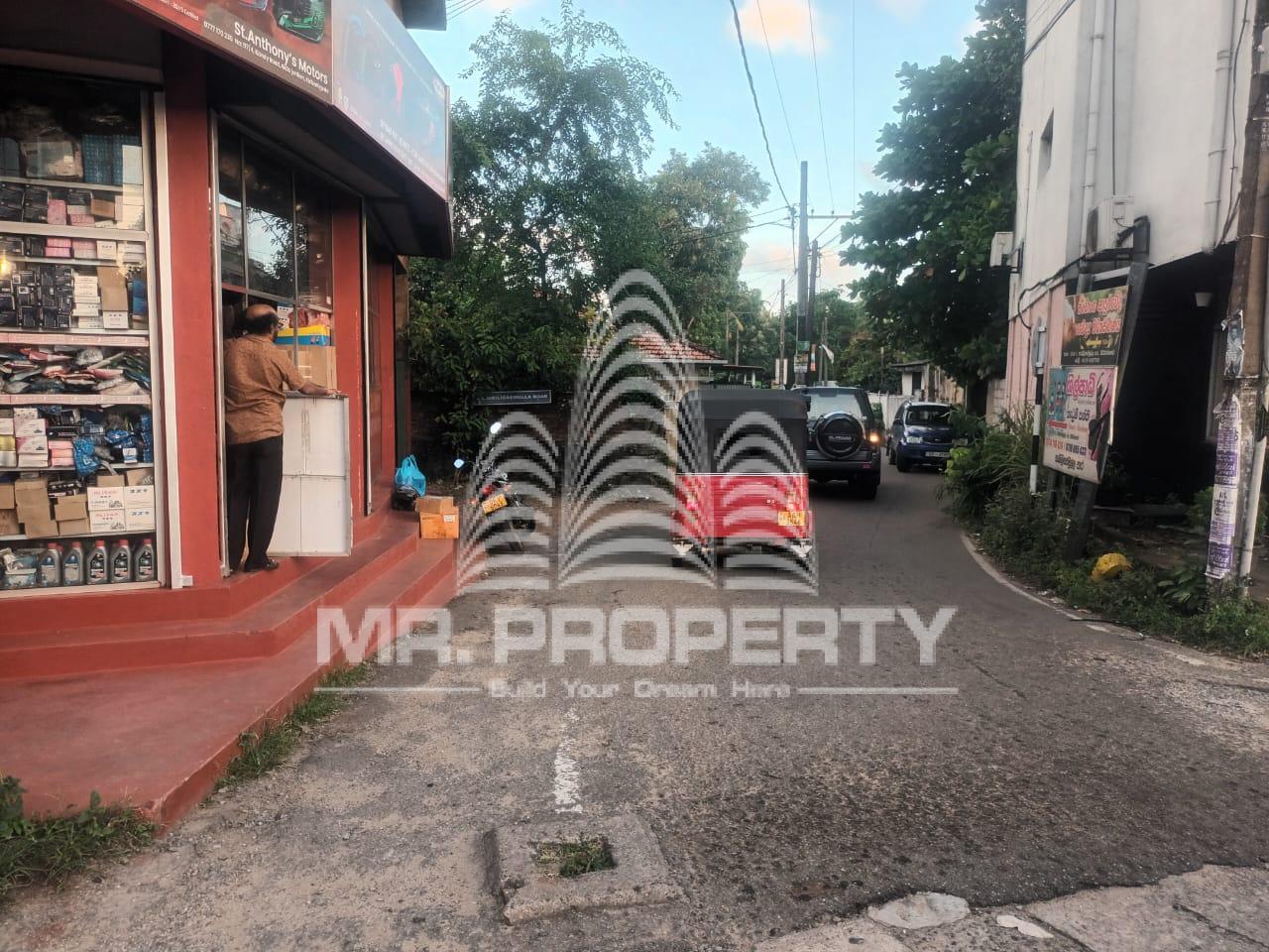 HOUSE FOR SALE KIRIBATHGODA TOWN