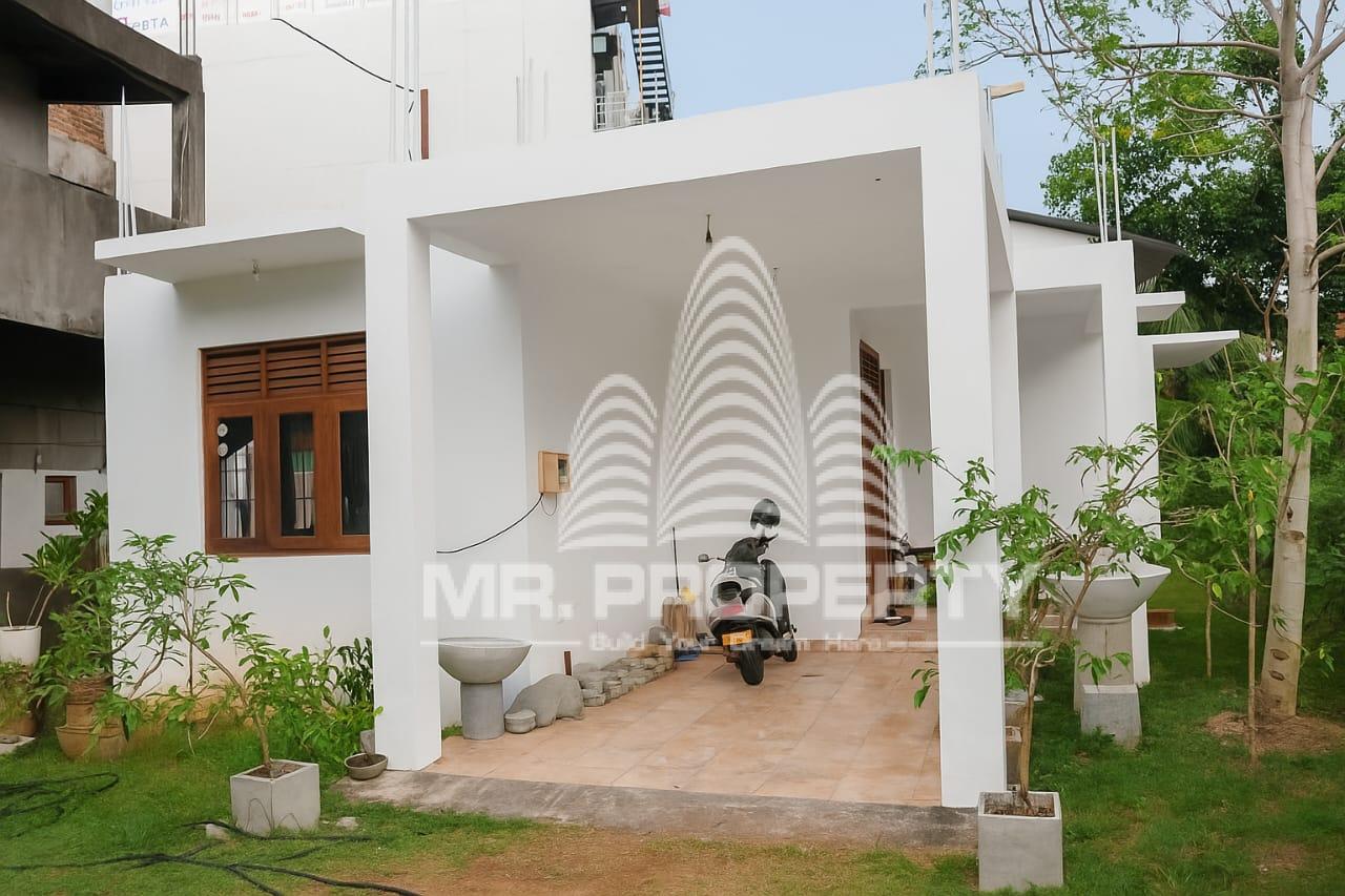 HOUSE FOR SALE KIRIBATHGODA TOWN