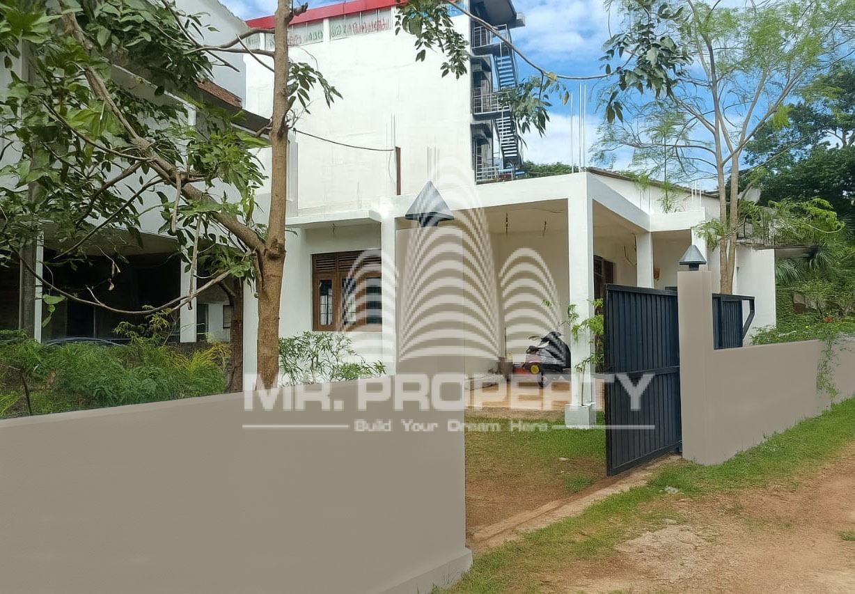 HOUSE FOR SALE KIRIBATHGODA TOWN