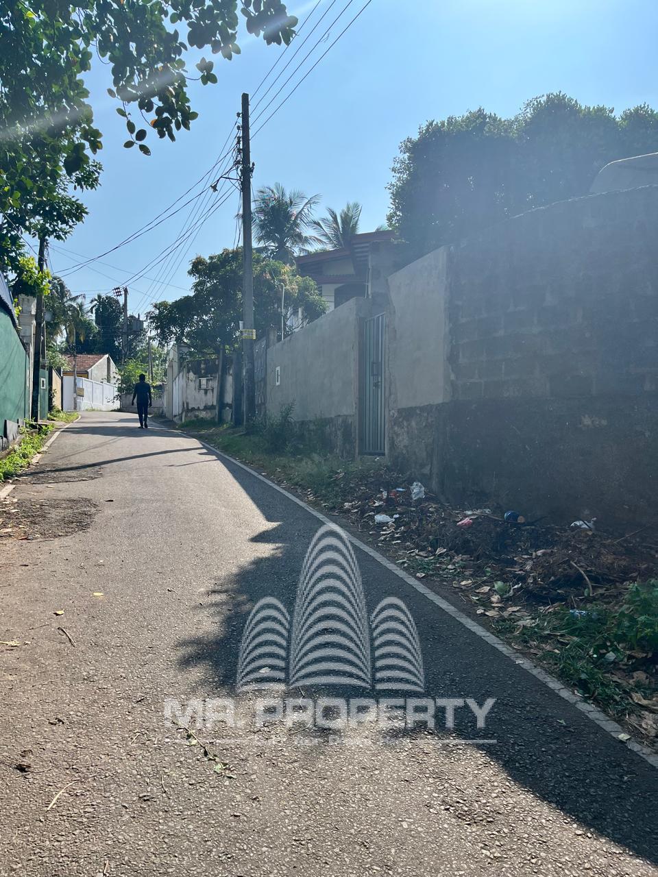 LAND FOR SALE MAKOLA